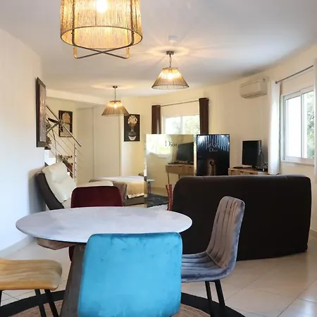 Appartement 50 M2 Avec Parking Gratuit Sur Place Vailhauques Exterior photo
