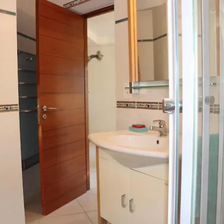 Appartement 50 M2 Avec Parking Gratuit Sur Place Vailhauques Exterior photo