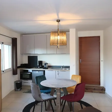 Appartement 50 M2 Avec Parking Gratuit Sur Place Vailhauques Exterior photo