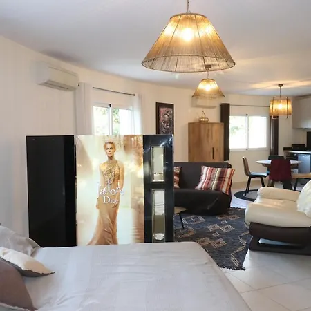 Appartement 50 M2 Avec Parking Gratuit Sur Place Vailhauques Exterior photo