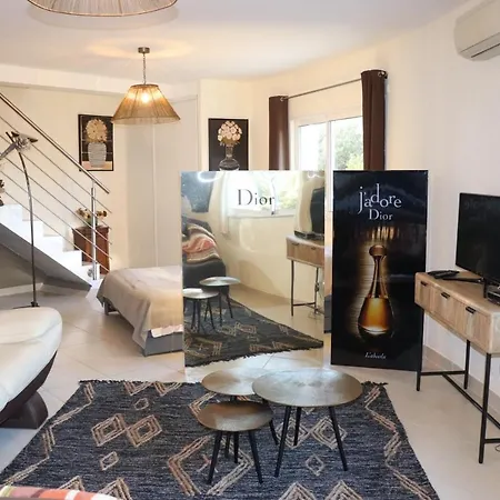 Appartement 50 M2 Avec Parking Gratuit Sur Place Vailhauques Exterior photo