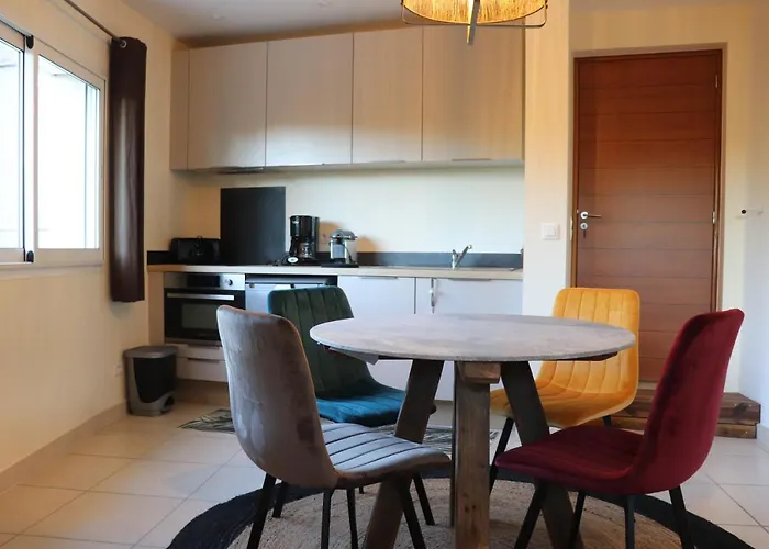 Appartement 50 M2 Avec Parking Gratuit Sur Place