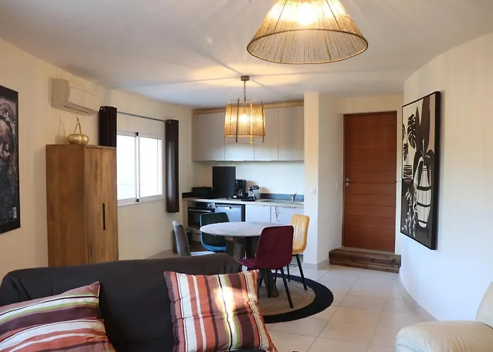 Appartement 50 M2 Avec Parking Gratuit Sur Place