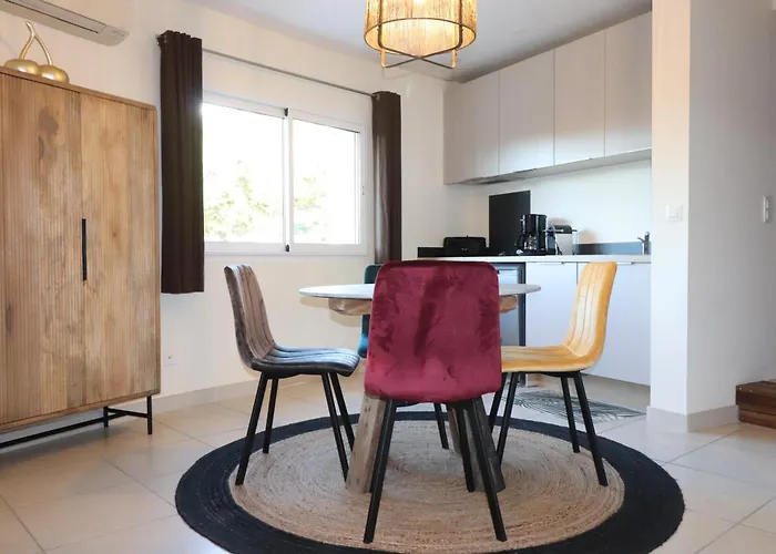 Appartement 50 M2 Avec Parking Gratuit Sur Place