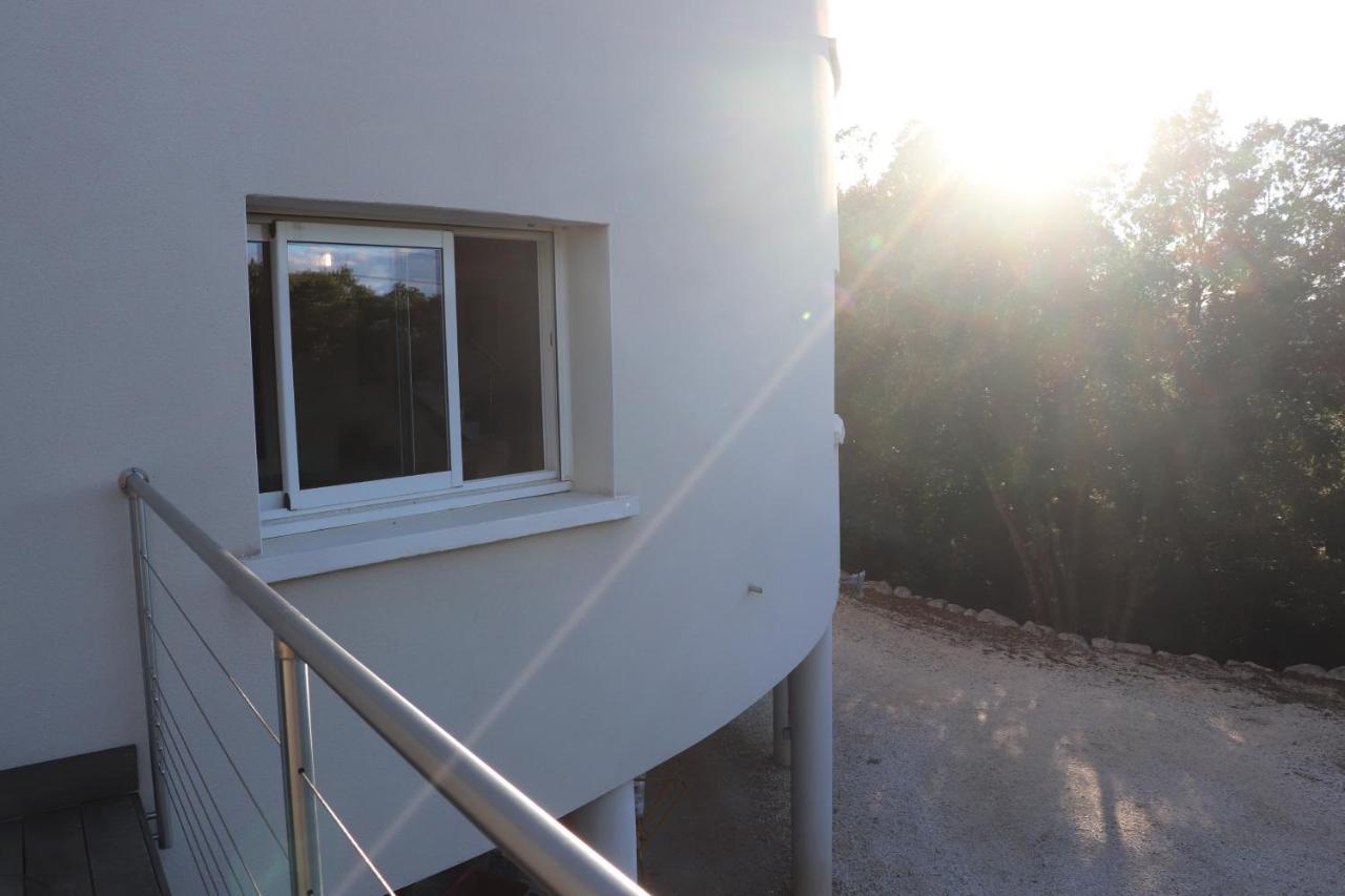 50 M2 Avec Parking Gratuit Sur Place