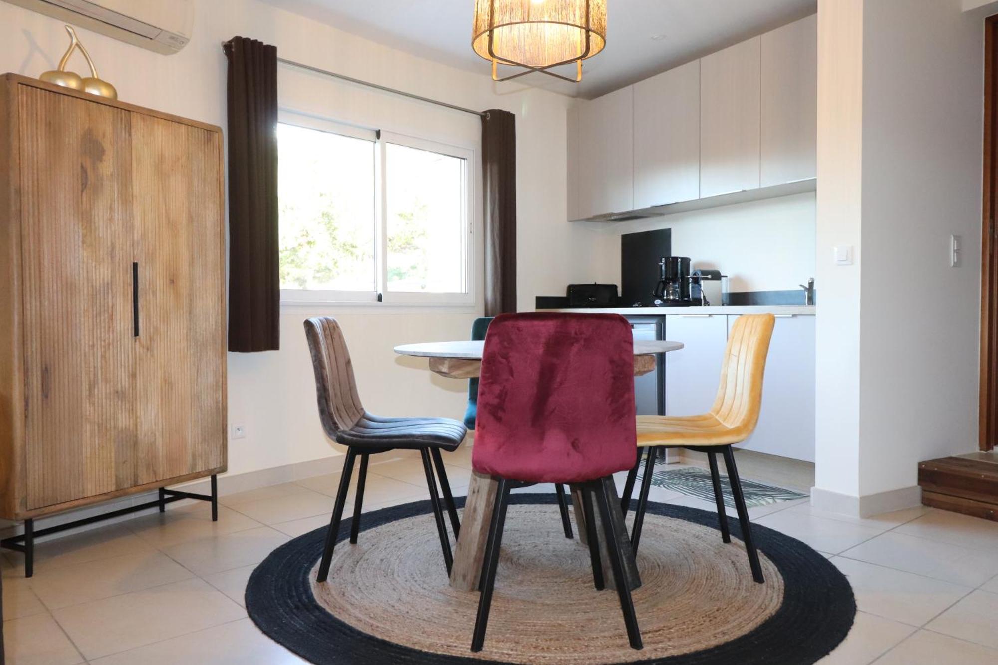 Apartment 50 M2 Avec Parking Gratuit Sur Place